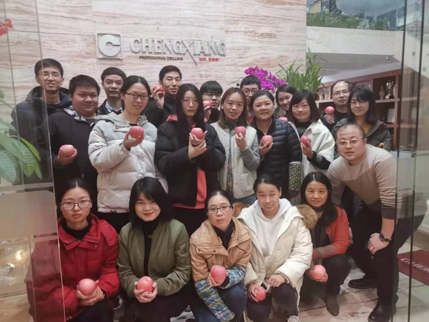 風(fēng)勁帆滿圖新志，砥礪奮進正此時